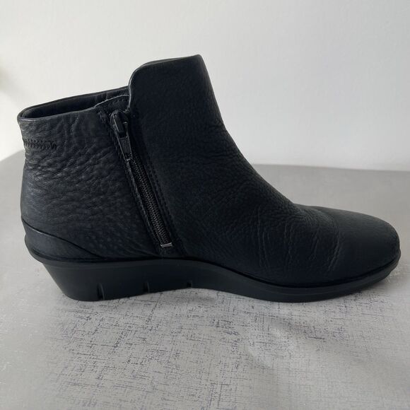 Ecco Skyler Black Leather Boots Womens 7 Waterproof Chelsea Bootie Low Wedge - Picture 6 of 13